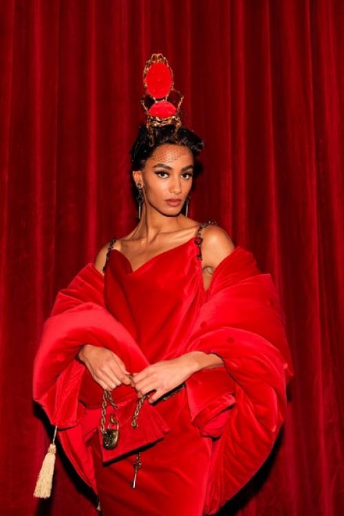 Бренд Moschino представил коллекцию Fall/Winter 2022 на неделе моды в Милане. 01