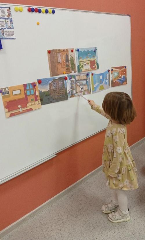 Ребята из группы Крепыши с понятием интерьер квартиры познакомились. 02