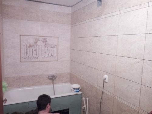 Муж сам ремонт в ванной сделал! 03