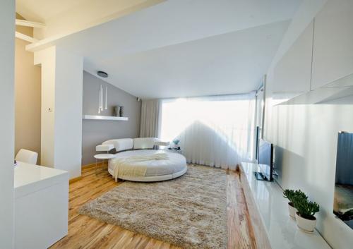 Обустройство спальни: расположение кровати. 08