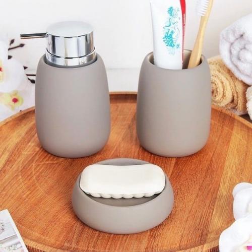 Может показаться, что аксессуары в интерьере не играют важной роли, а просто дополняют его. 01