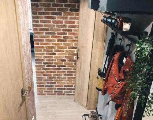 Молодая семейная пара превратила свою хрущевскую угловую однушку площадью 30 кв. 07