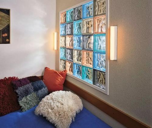 Многим россиянам стеклоблоки ещё с советских времен знакомы. 04