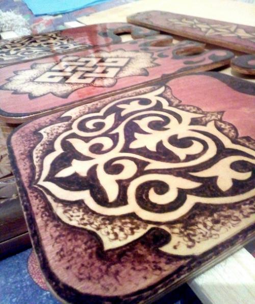 Всем добра. Вот такой кухонный набор из трёх досок - мясо, овощи, хлеб - ждет свою хозяюшку. 02