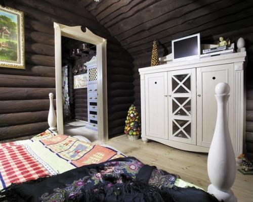 Домик в лесу.  В настоящее время все большее количество людей хотят уехать подальше от города и выбирают жизнь в спокойном тихом месте. 07