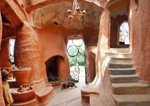 Самый большой в мире дом из глины. 06