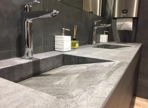 Распространённые варианты использования искусственного камня в интерьере. 05