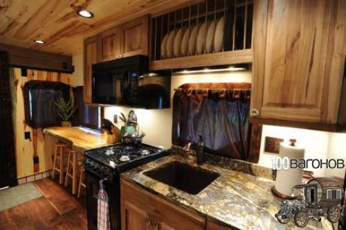 Дом из железнодорожного вагона. Комфортабельный жилой домик из старого железнодорожного вагона.