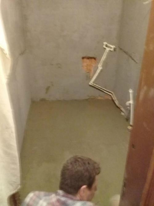 Муж сам ремонт в ванной сделал! 01