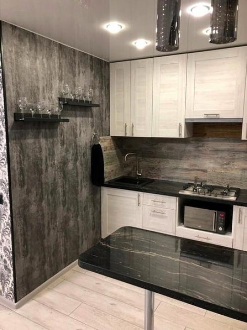 Дочка поступила в институт на бюджет, и теперь будет жить в другом городе. 01