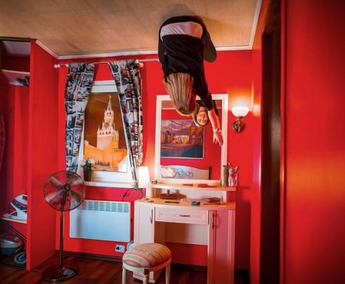 Необычный музей - аттракцион появился в Уфе - настоящий дом - перевертыш. 01