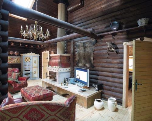 Домик в лесу.  В настоящее время все большее количество людей хотят уехать подальше от города и выбирают жизнь в спокойном тихом месте. 02