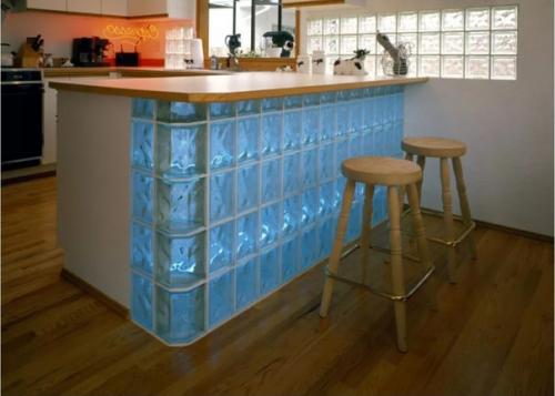 Многим россиянам стеклоблоки ещё с советских времен знакомы. 02