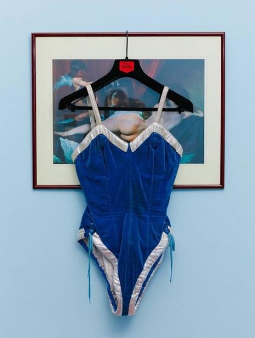 Мы рассматриваем с утра пораньше устройство и быт дома любимой рок - принцессы современности дизайнера Дилары финдикоглу. 07