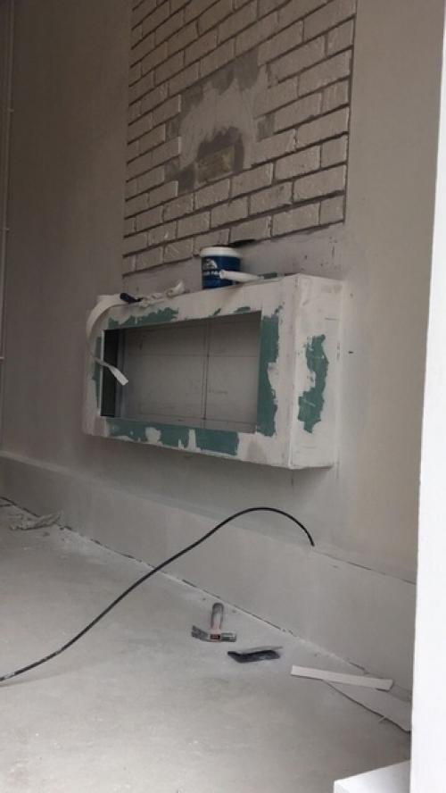 Девушка сама ремонт делает. 02