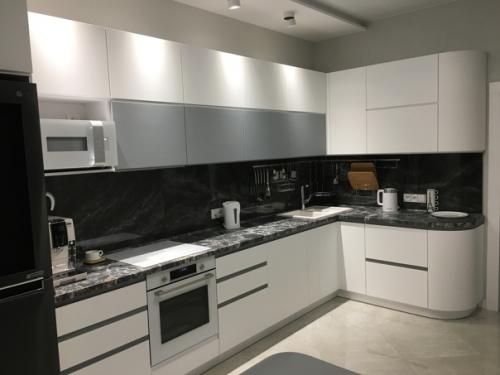 Мебель должна соответствовать общему стилю помещения и отличаться своей функциональностью. 02