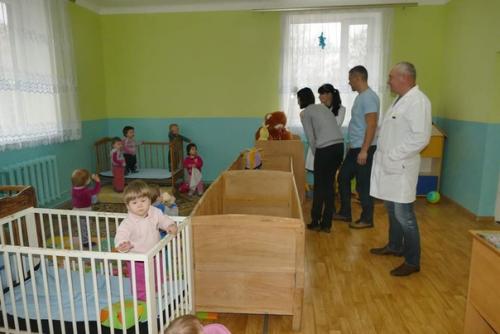 Поможем стать дому ребенка уютнее: актив измаильского филиала ГП Ампу вновь посетил своих подшефных. 03