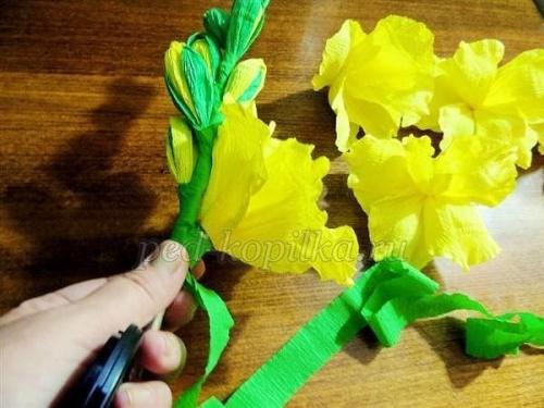 Мастер-класс: гладиолусы из гофрированной бумаги. 06