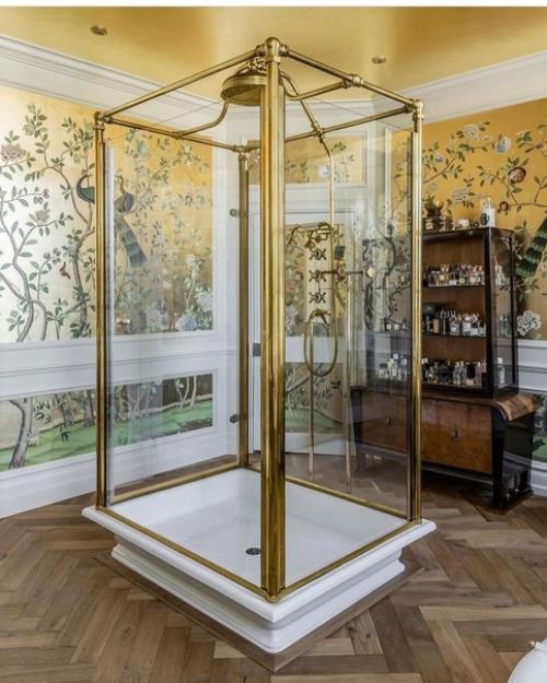 Недосягаемая роскошь.  Эта ванная комната находится в доме 1720 го года постройки в Англии. 07