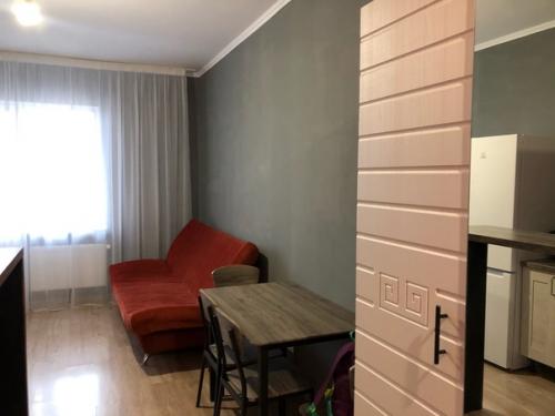 Бюджетный ремонт.  Квартира - студия 23 кв. 02