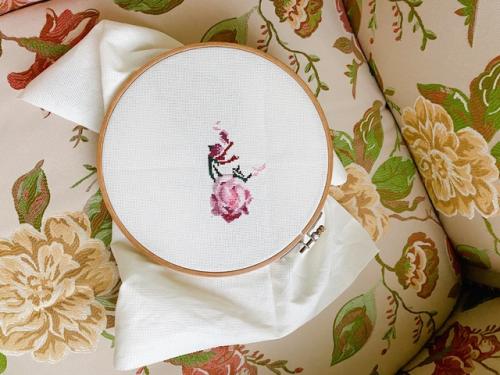 Правильный выбор.  Какой же декор в стиле Прованс без интерьерных картин? 08