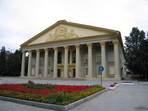 24 февраля 1957 года в Новосибирске открылся дворец культуры им. 03