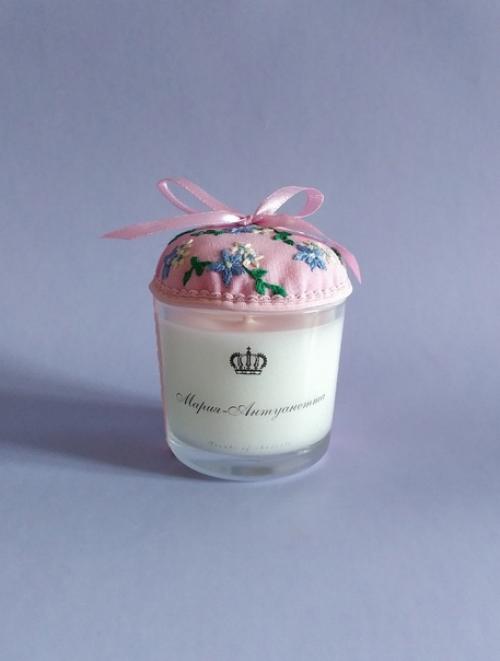 Мне всегда очень нравилась история Франции до революции: Валуа, бурбоны, король - солнце и его многочисленные фаворитки, эпоха рококо и Версаль. 07