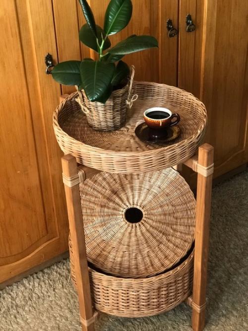 Плетеный столик.  Многофункциональный, удобный предмет интерьера. 01