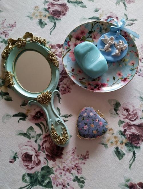 Мне всегда очень нравилась история Франции до революции: Валуа, бурбоны, король - солнце и его многочисленные фаворитки, эпоха рококо и Версаль. 08