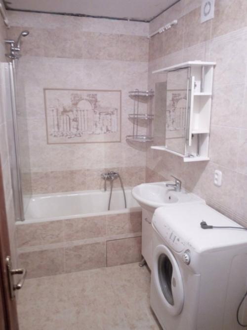 Муж сам ремонт в ванной сделал! 04