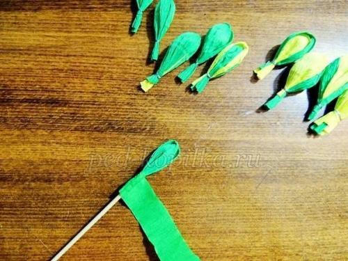 Мастер-класс: гладиолусы из гофрированной бумаги. 04