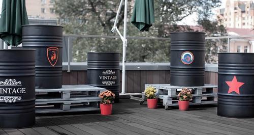 Модный тренд: декоративные бочки в интерьере!