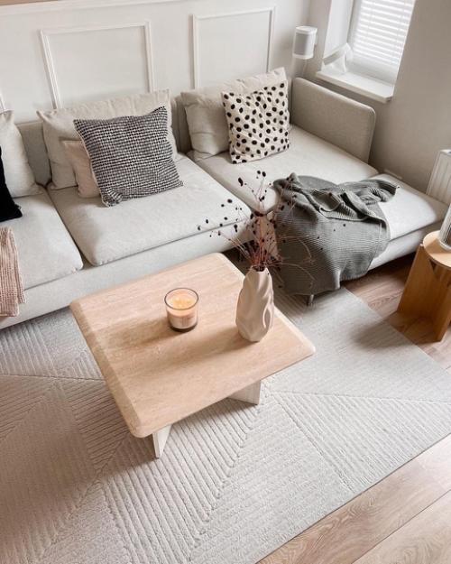 Бело - бежевая эстетика в деталях мужского интерьера с шалфейной кухней. 03