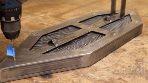 Оригинальный настенный светильник в индустриальном стиле. 01