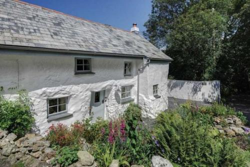 На юго-западе Англии в графстве корнуолл находится дом, который был построен лет 300 назад. 06