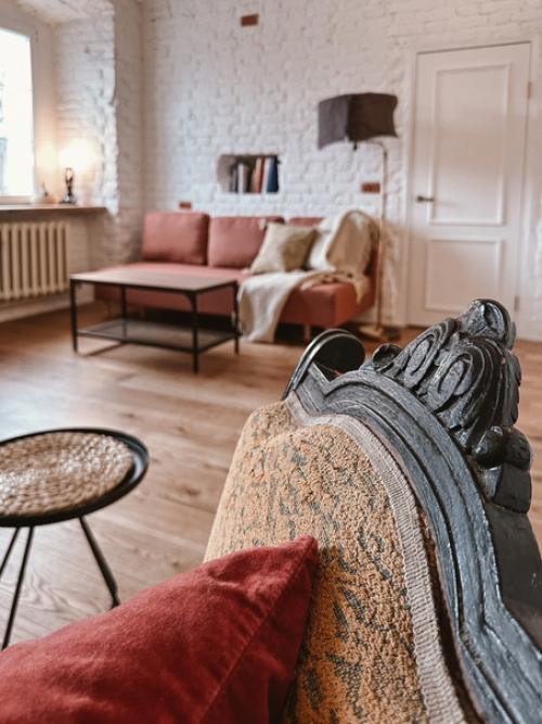 Давайте прогуляемся по квартире моей соседушки! 04