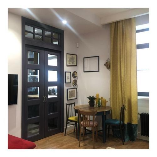 Детали очень красивого и необычного интерьера Сталинки в Москве. 01