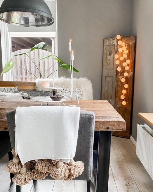 Эта скандинавская квартира красивых деталей и приятных цветов полна. 07