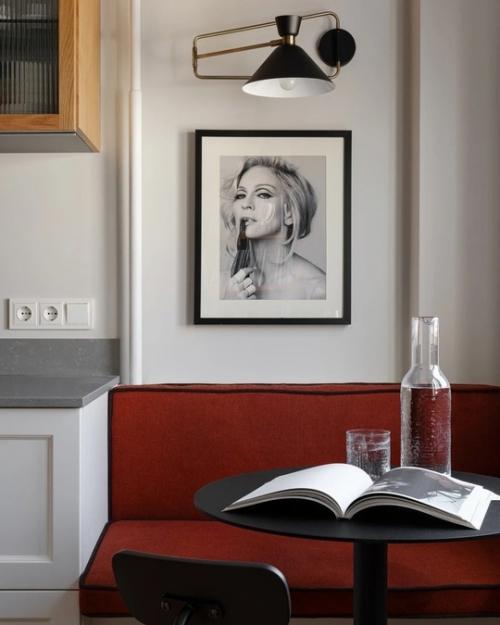 Этот интерьер был спроектирован для мужчины, который ценит музыку, увлекается искусством и любит собирать друзей на ужин и коктейли. 08