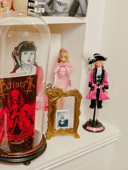 Мы рассматриваем с утра пораньше устройство и быт дома любимой рок - принцессы современности дизайнера Дилары финдикоглу. 04