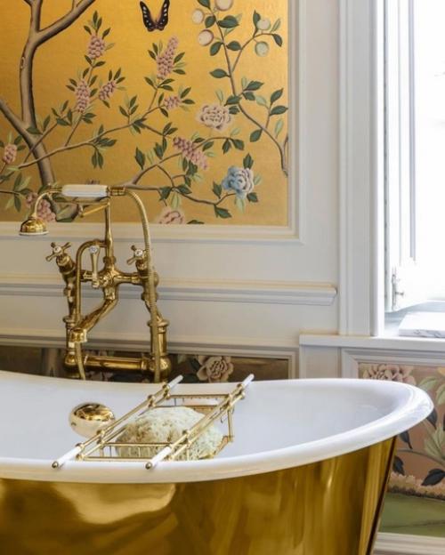 Недосягаемая роскошь.  Эта ванная комната находится в доме 1720 го года постройки в Англии. 06