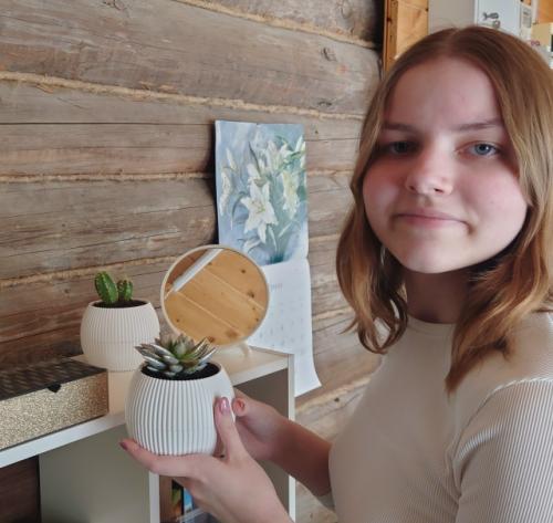 В декабре Настя бонсай попросила. 01