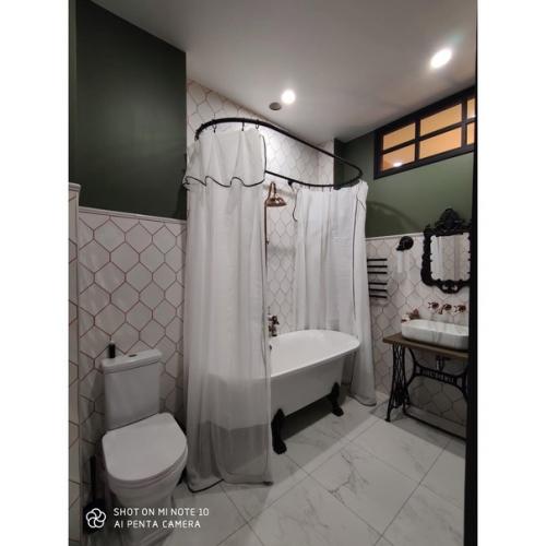 Детали очень красивого и необычного интерьера Сталинки в Москве. 02