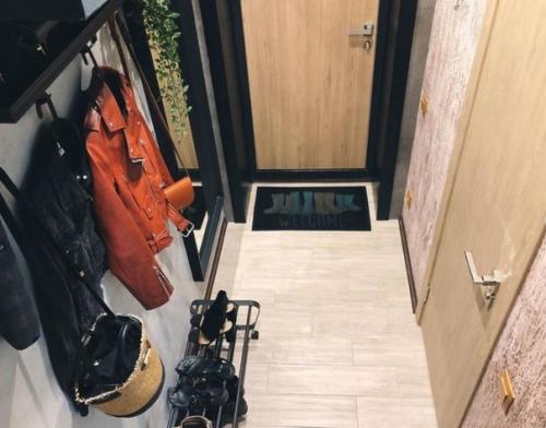 Молодая семейная пара превратила свою хрущевскую угловую однушку площадью 30 кв. 06