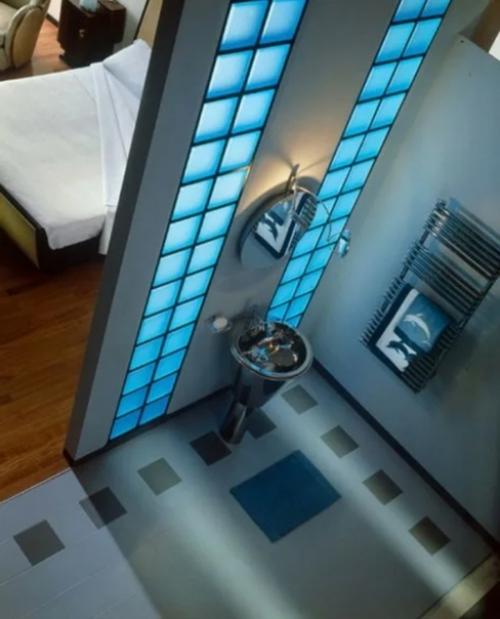 Многим россиянам стеклоблоки ещё с советских времен знакомы. 06