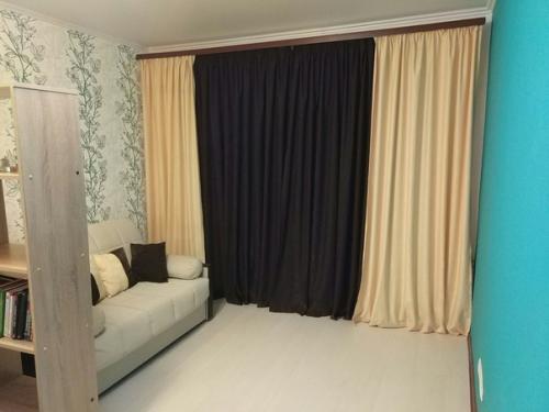 Старались сделать недорого и аккуратно. 05