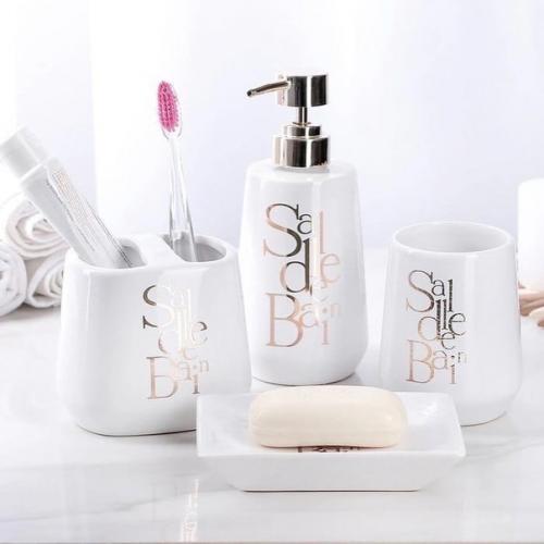 Может показаться, что аксессуары в интерьере не играют важной роли, а просто дополняют его. 02