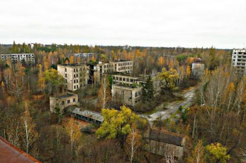Проходя грузовой порт, погода резко сменилась с ясной и солнечной на серую и хмурую. 03