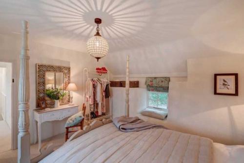 На юго-западе Англии в графстве корнуолл находится дом, который был построен лет 300 назад. 03