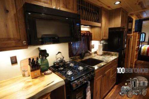 Дом из железнодорожного вагона. Комфортабельный жилой домик из старого железнодорожного вагона.